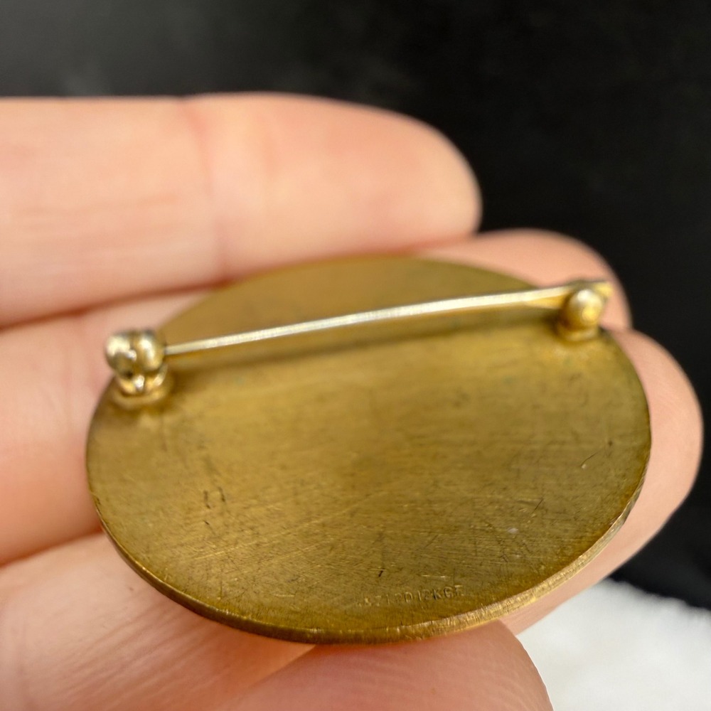 Vintage Gold Filled Brooch Round Monogram Scalloped Edge Unisex 1.25in - Picture 5 of 8